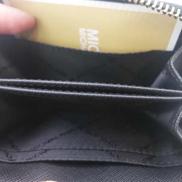 Michael Kors Womens Jet Set Travel Black Leather Credit Card Zip Around Wallet - Picture 3 of 10